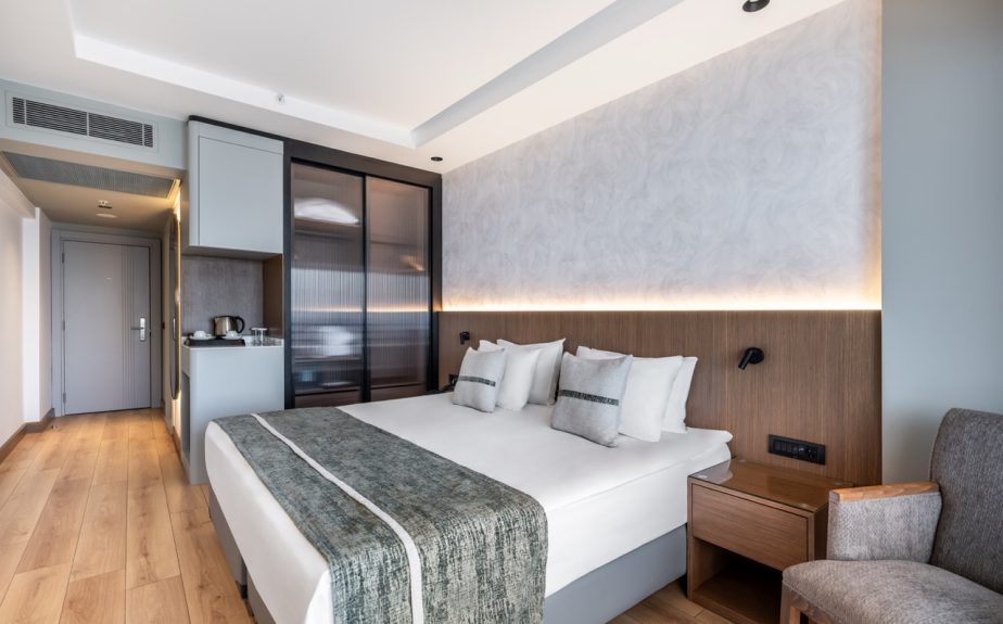 korumar-hotel-de-luxe-standart-oda-deniz-manzarali